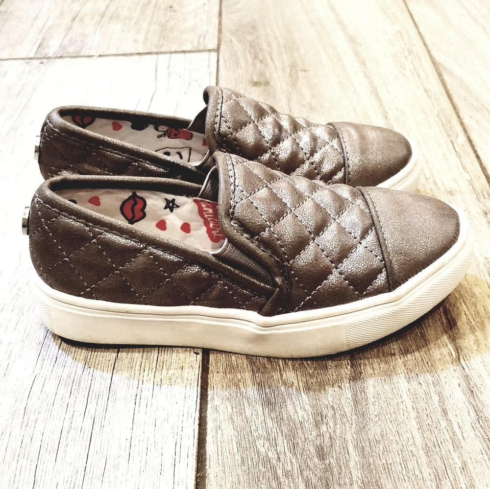 Steve Madden silver girls quilted slippon sneakers